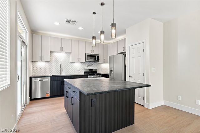 1917 Thunder Ridge Circle, Henderson, NV 89012