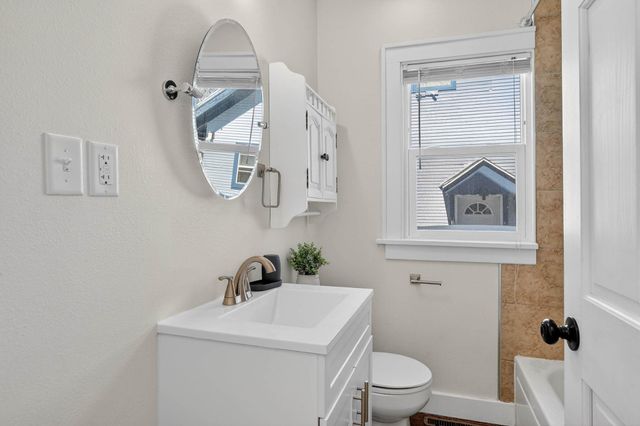 516 Cutler Street, Waterloo, IA 50703