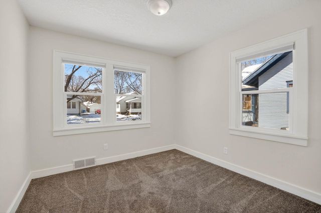 516 Cutler Street, Waterloo, IA 50703