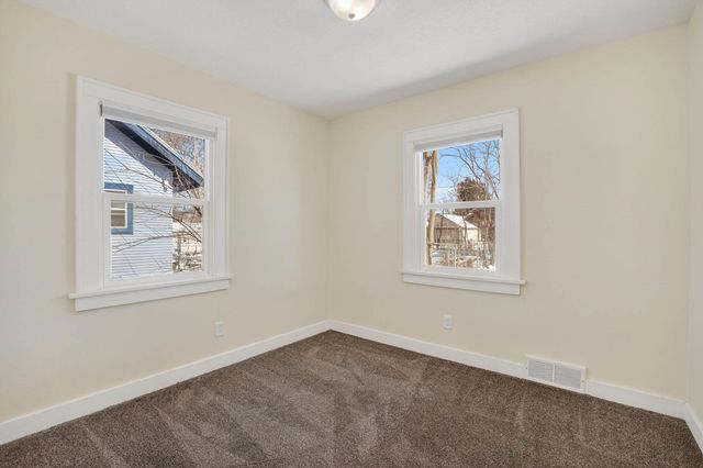 516 Cutler Street, Waterloo, IA 50703