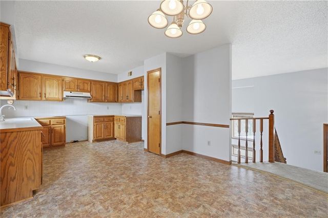 100 Lakeland Drive, Smithville, MO 64089