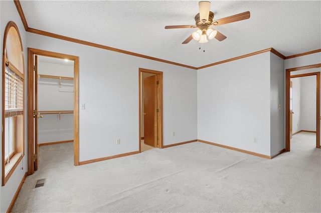 100 Lakeland Drive, Smithville, MO 64089