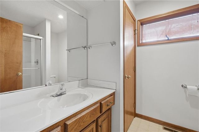 100 Lakeland Drive, Smithville, MO 64089