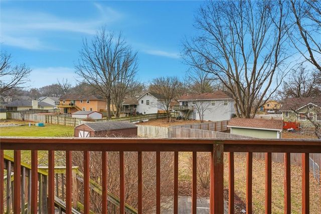 100 Lakeland Drive, Smithville, MO 64089