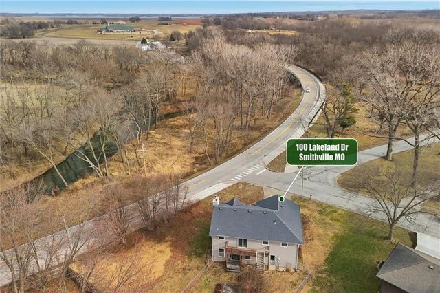 100 Lakeland Drive, Smithville, MO 64089