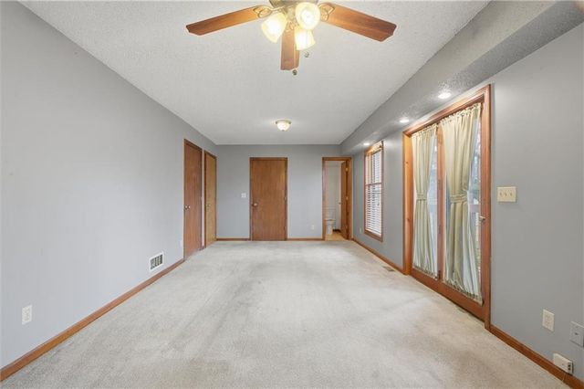 100 Lakeland Drive, Smithville, MO 64089