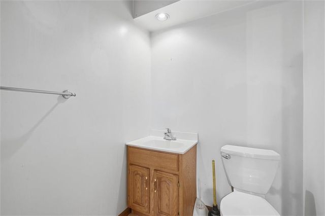 100 Lakeland Drive, Smithville, MO 64089