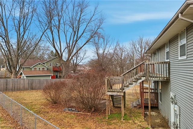 100 Lakeland Drive, Smithville, MO 64089