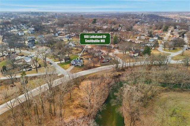 100 Lakeland Drive, Smithville, MO 64089