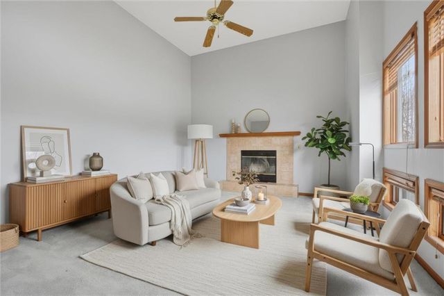 100 Lakeland Drive, Smithville, MO 64089