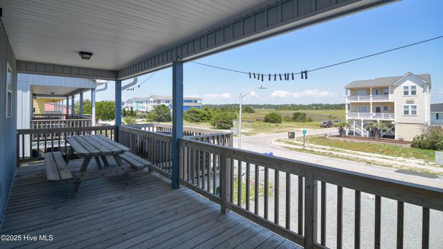 941 Ocean Boulevard W, Holden Beach, NC 28462