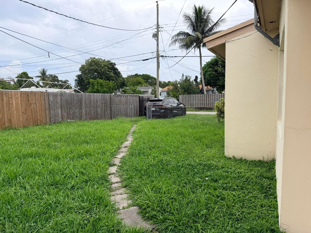 2438 Thomas Street 1, Hollywood, FL 33020