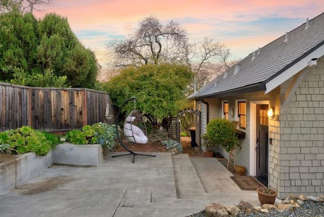 8 Central Court, Los Gatos, CA 95030