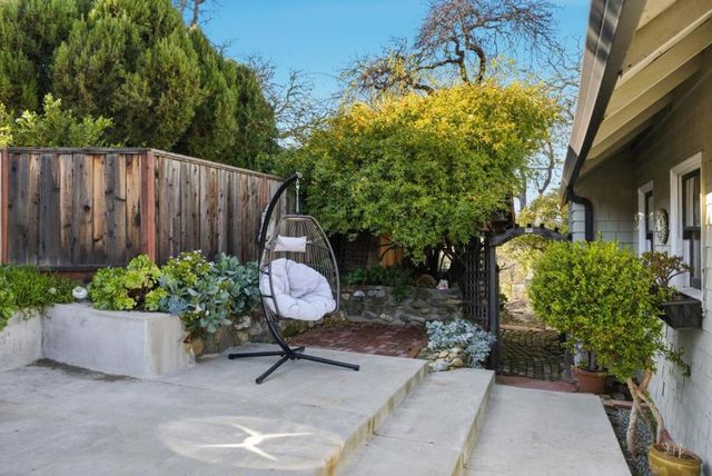 8 Central Court, Los Gatos, CA 95030