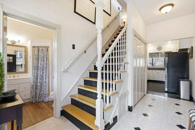 8 Central Court, Los Gatos, CA 95030