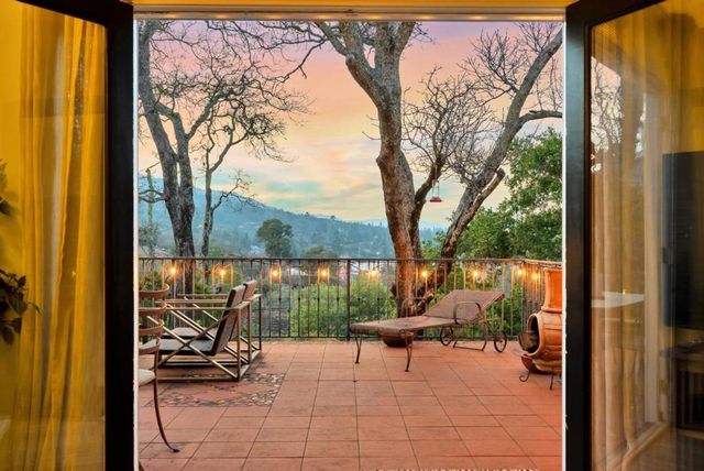 8 Central Court, Los Gatos, CA 95030