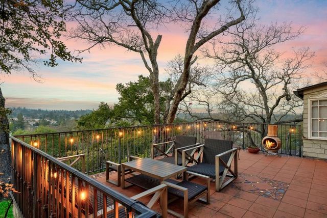 8 Central Court, Los Gatos, CA 95030