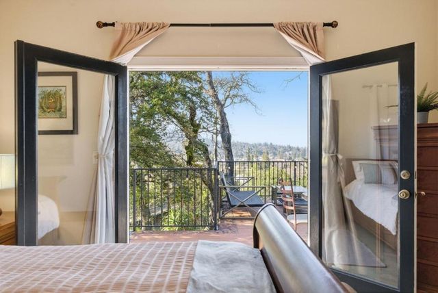 8 Central Court, Los Gatos, CA 95030