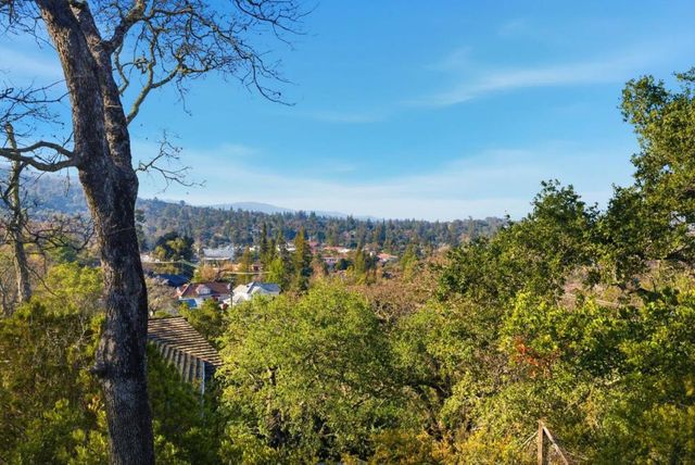 8 Central Court, Los Gatos, CA 95030