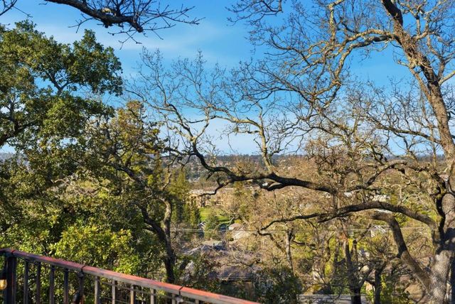 8 Central Court, Los Gatos, CA 95030