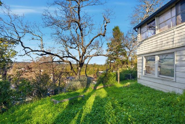 8 Central Court, Los Gatos, CA 95030