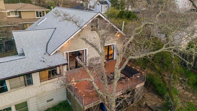 8 Central Court, Los Gatos, CA 95030