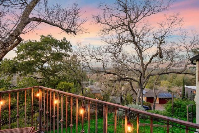 8 Central Court, Los Gatos, CA 95030