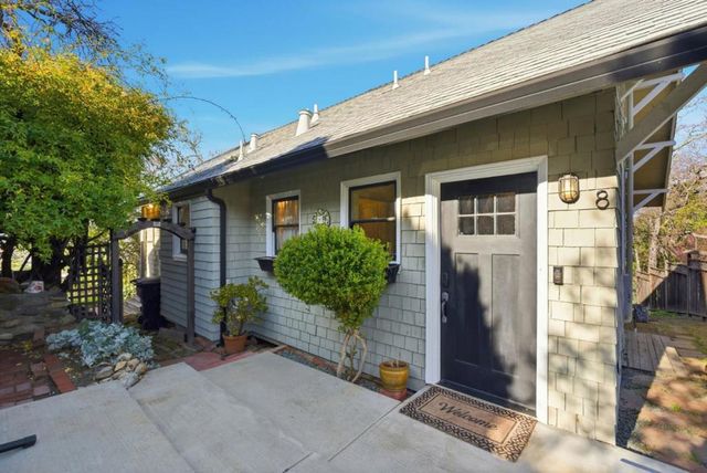 8 Central Court, Los Gatos, CA 95030