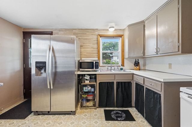 100 Lang St, Springfield, MA 01104