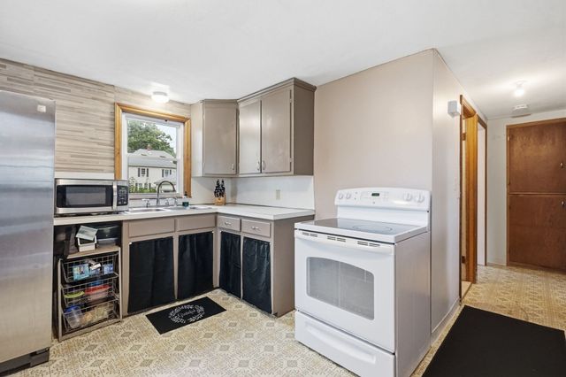 100 Lang St, Springfield, MA 01104