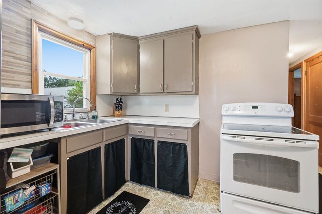 100 Lang St, Springfield, MA 01104