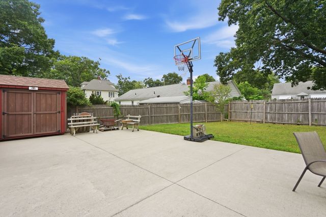 100 Lang St, Springfield, MA 01104
