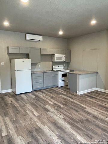 715 New Laredo Hwy, San Antonio, TX 78211