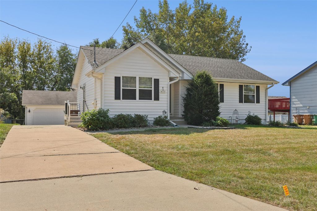 411 2nd Street SE, Bondurant, IA 50035