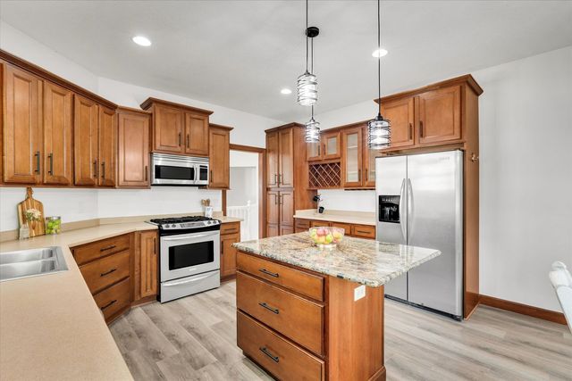1909 E 58th Street, Davenport, IA 52807
