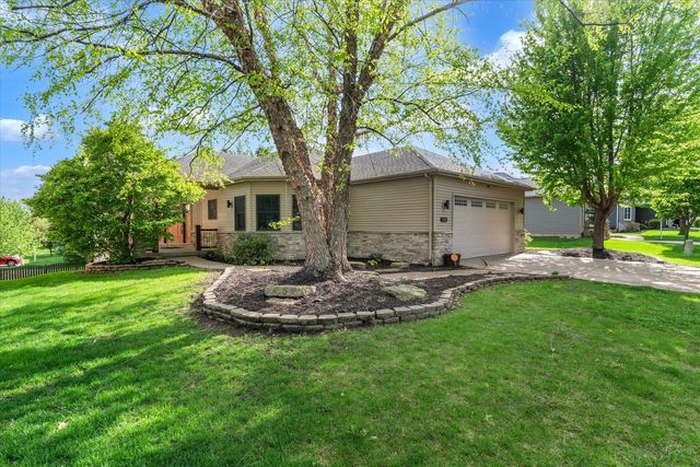 1909 E 58th Street, Davenport, IA 52807