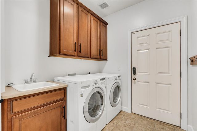 1909 E 58th Street, Davenport, IA 52807