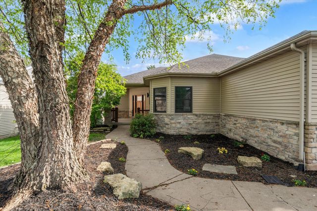 1909 E 58th Street, Davenport, IA 52807