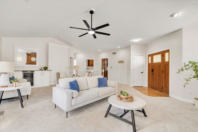 1909 E 58th Street, Davenport, IA 52807