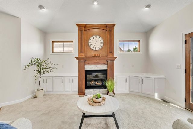 1909 E 58th Street, Davenport, IA 52807