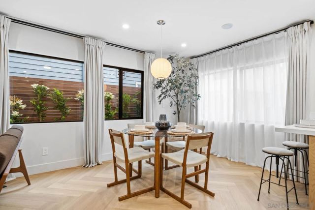 7372 Bishops Ln, La Jolla, CA 92037