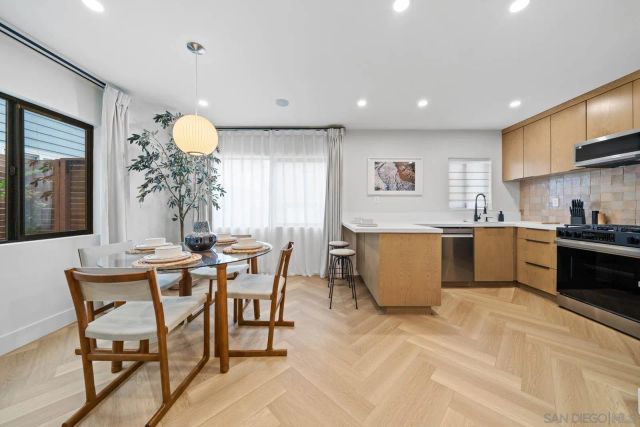 7372 Bishops Ln, La Jolla, CA 92037