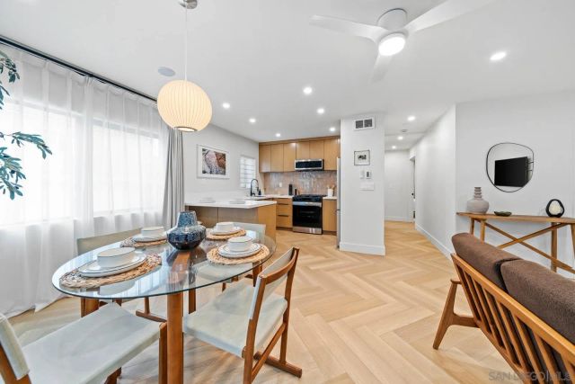 7372 Bishops Ln, La Jolla, CA 92037