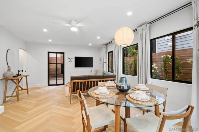 7372 Bishops Ln, La Jolla, CA 92037