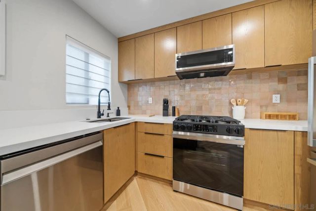 7372 Bishops Ln, La Jolla, CA 92037