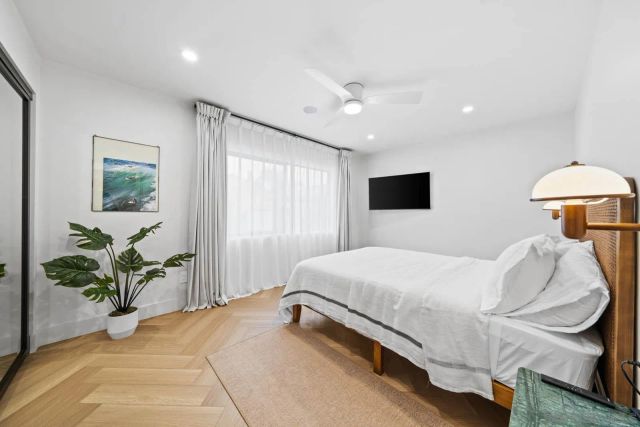 7372 Bishops Ln, La Jolla, CA 92037