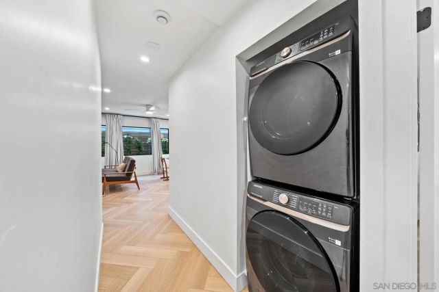 7372 Bishops Ln, La Jolla, CA 92037