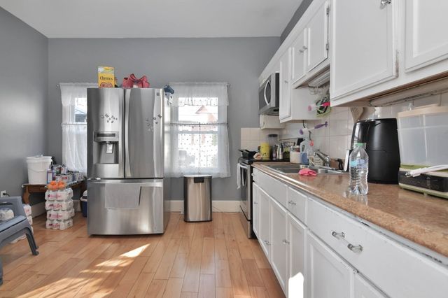 87 Abbott St, Lawrence, MA 01843