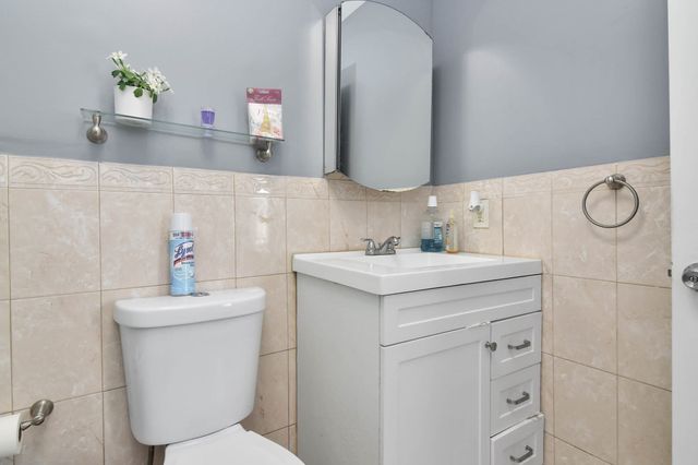 87 Abbott St, Lawrence, MA 01843