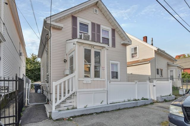 87 Abbott St, Lawrence, MA 01843